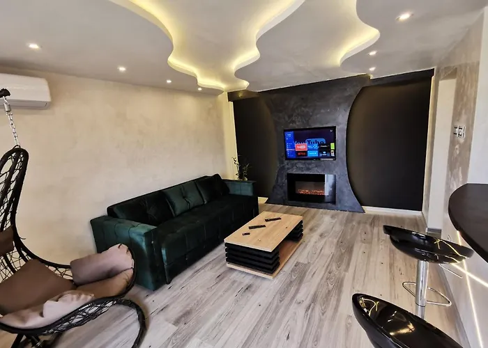 Brend New Luxurious Apartment In Downtown With Free Parking