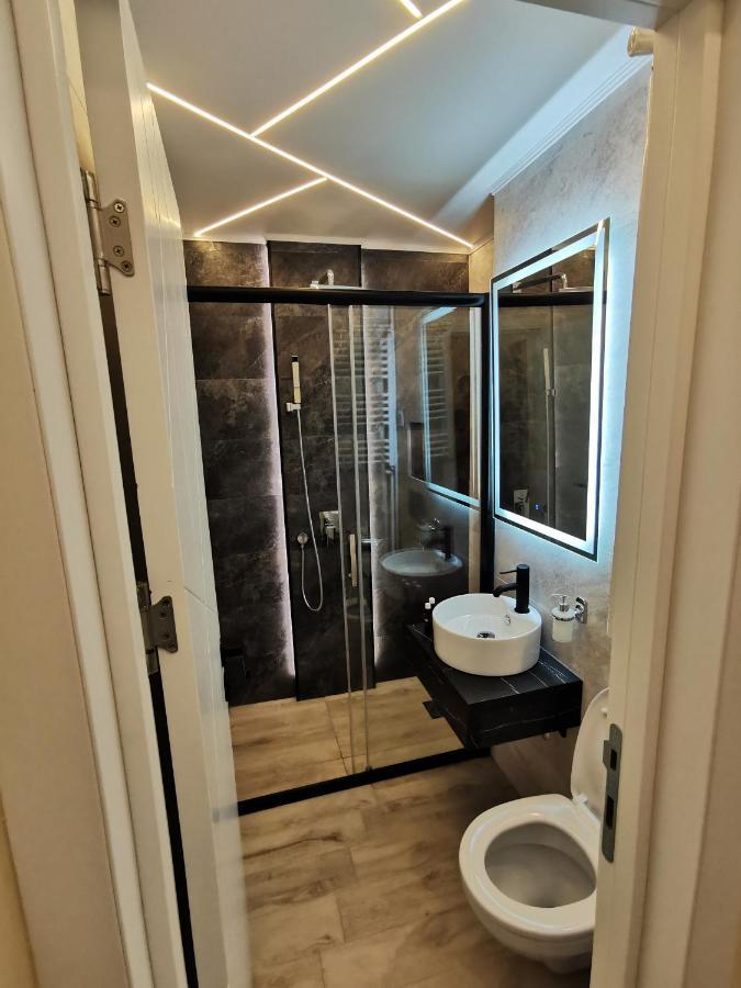 Brend New Luxurious In Downtown With Free Parking *