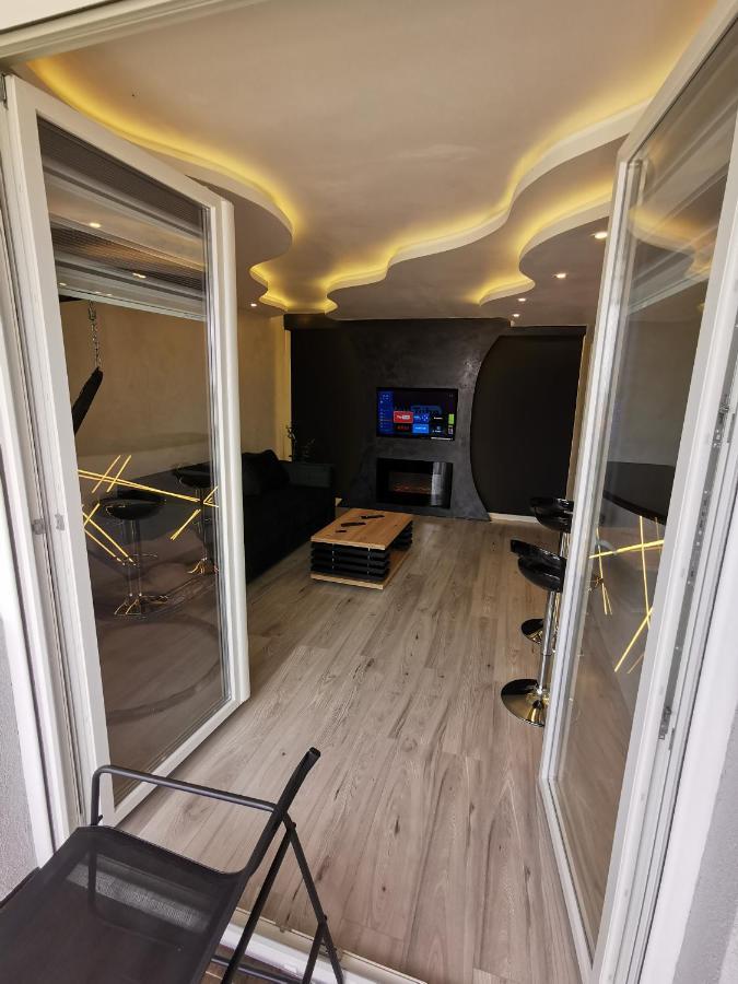 Brend New Luxurious In Downtown With Free Parking Νόβι Σαντ