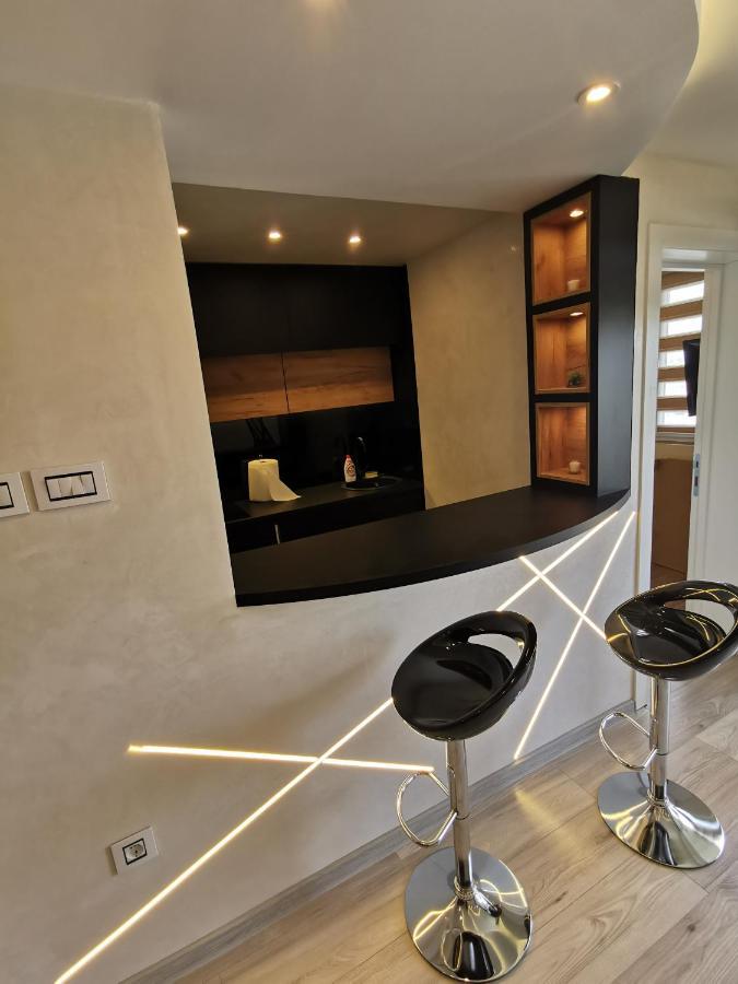 Brend New Luxurious In Downtown With Free Parking Apartment