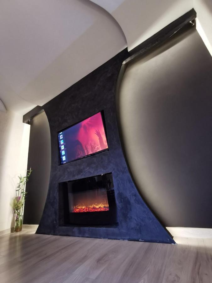 Brend New Luxurious In Downtown With Free Parking Apartment *