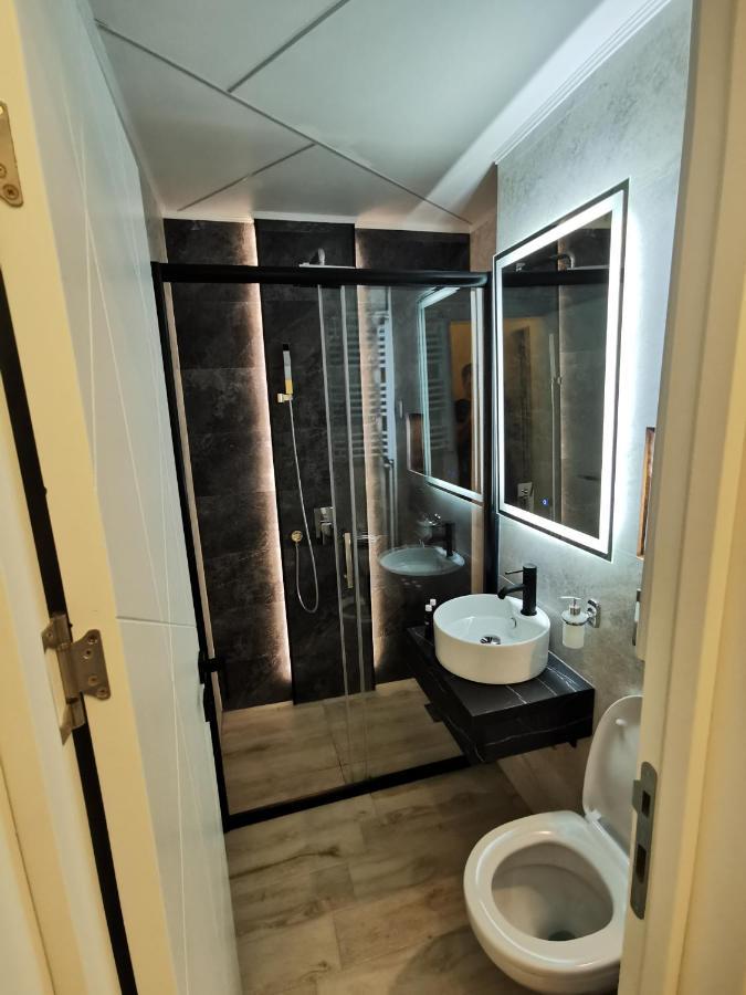 Brend New Luxurious In Downtown With Free Parking *